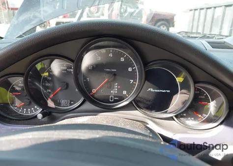 2013 Porsche Panamera 4 z USA, uszkodzony, nr VIN WP0AA2A75DL016658